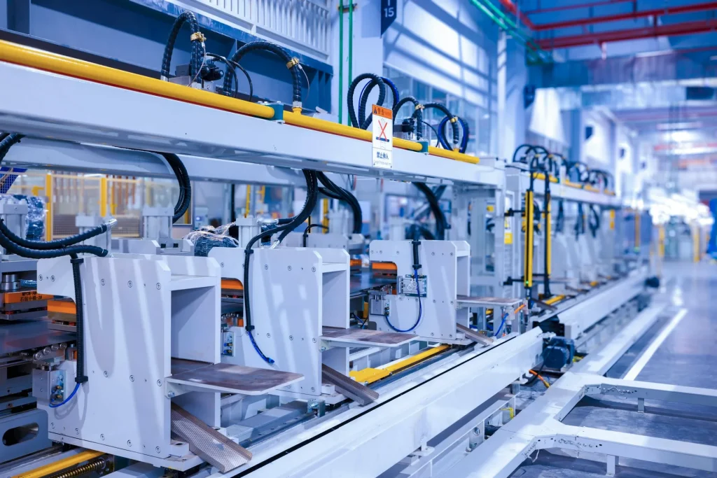 Conveyor system transporting goods in a cleanroom environment