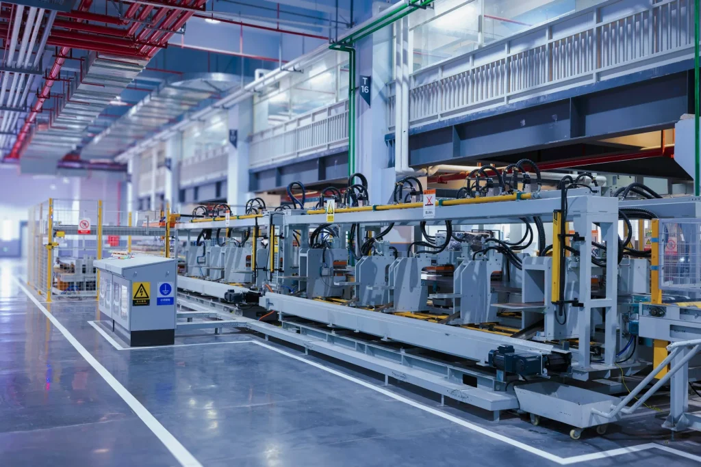 Long conveyor belt system in a food processing factory